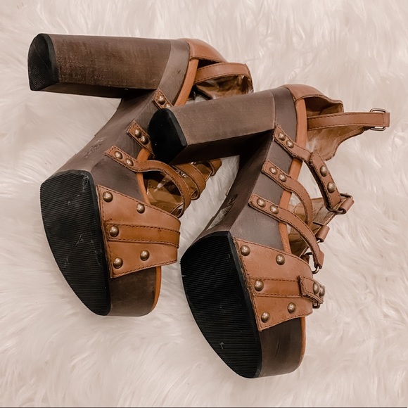 Studded Platform Clog Heel 7.5 - Picture 10 of 10